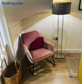 Luxury 2 bed cottage in the centre of Melbourne - Image 4