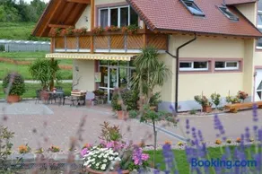 Brunnenhof Familie Hiss - Image 1