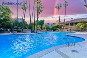 KeyLuxe, Luxury Apartment with Jacuzzi, Pool, Gym, Tennis in Walnut Creek - Image 4