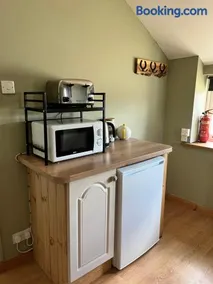 Canter Cottage - Image 2
