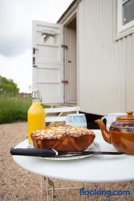 Romantic secluded Shepherd Hut Hares Rest - Image 4