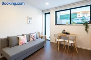 Host Wise - Modern Studios with Terrace - Walk Everywhere - Image 5