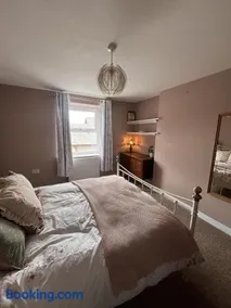 High Peak Hideaway - Hawthorn Cottage - Image 4