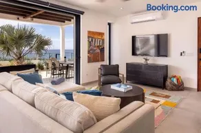 Boutique Ocean Escape with Relaxing Amenities - Image 2