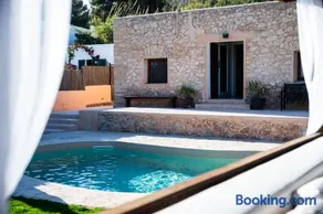 Can Calyssa Luxury Villa Near City Center - Image 1