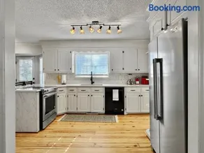 Cozy Home Away From Home - Pet-friendly, King bed - Image 4