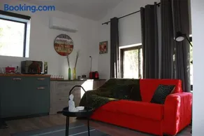 Logis au milieu des pins - Image 2