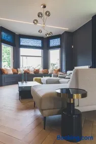 So'House Manor - Image 2