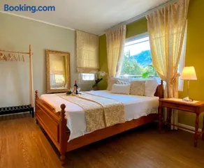 Paneon Apartments - Image 1