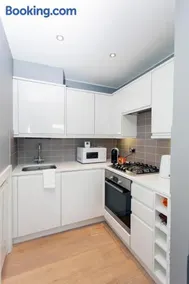 ItalianFlat - Elsham - Image 3