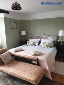 Harry's Bed And Breakfast - Image 5