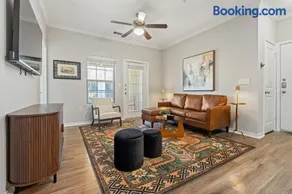 2BR Top-Floor w Pool Balcony PEC 2302 - Image 2