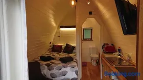 Owl Hut Cosy Ensuite Pod Snowdonia Coast Sleeps 2 - Image 3