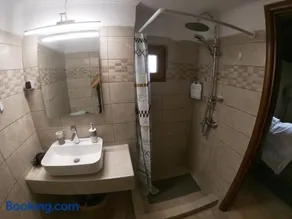 Hara's Apartments - Image 3