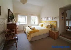 Yew Tree Cottage - Image 2