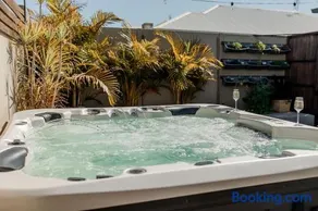 Hunter Valley 5 Bedroom Luxury Hot tub Escape - Image 2