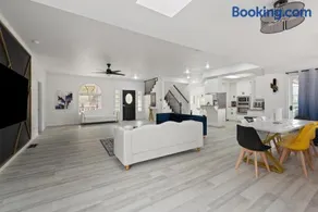 Luxury Family Villa Sleeps 20 - Image 2