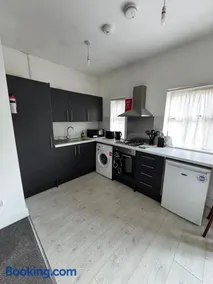 Tranquil 1BR in Gravesend - Image 2