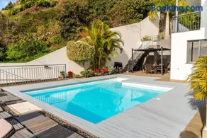 Villa avec piscine privée, terrasse et jardin | Vue mer - Image 2
