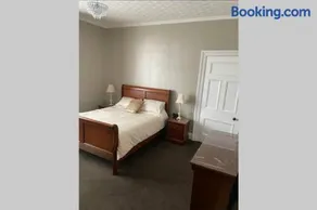 Preston Villa, spacious ground floor apartment - Image 2