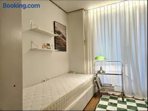 32Hongdae Station Area, Yeonnam, Hongdae Street, 15 Minutes from Itaewon, Single Accommodation, Fully Furnished - Image 4