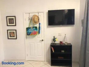 Private Room in the Heart of Calle Ocho - Image 2