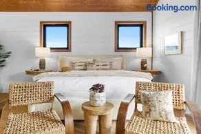 Sweet Caroline at Salt Farm - Waterfront king suite with ocean access, balcony, WiFi, and AC - Image 4