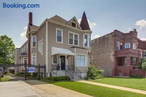 Spacious Chicago Condo w/ Deck < 9 Mi to Downtown! - Image 2