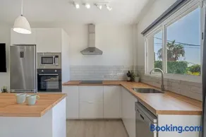 Charming Apartment with Ocean and Mountain Views in Santa Cruz - Image 1
