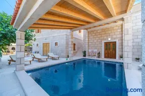 Luxury Stone Villa Nevija with heated pool - Image 4