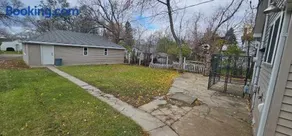 2 Bedroom Home with garage close to hospital - Image 2
