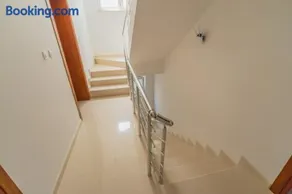 GREJM Lux Family Apartments - Image 5