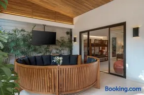 Incredible Family villa with water slide Beachside - Image 5