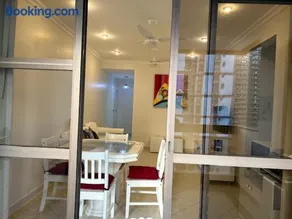 Lindo apto de 2 quartos e 2 banheiros sociais no Barramares com comércio próximo, piscina aquecida, quadras, parquinhos, brinquedoteca, empréstimo de cadeiras e barracas de praia, condomínio em frente à praia, apartamento limpíssimo, equipado, tudo novo - Image 2