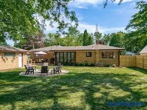Entertainment Haven w Firepit, Games & Fenced Yard - Image 3