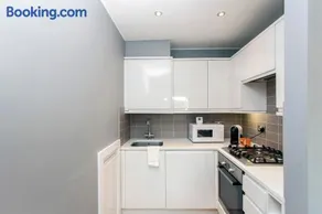 ItalianFlat - Elsham - Image 2