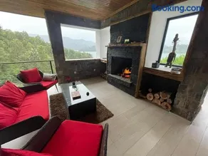A Peaceful Retreat on Lake Kivu - Image 1