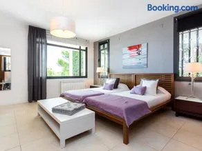 TarracoHomes, Villa with Botanic Garden and Private Pool facing the Beach - Image 2