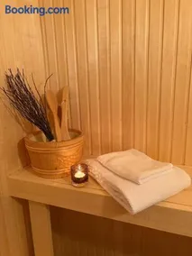 Jacuzzi & Sauna Hilltop Spa Cabin with River Views - Image 4