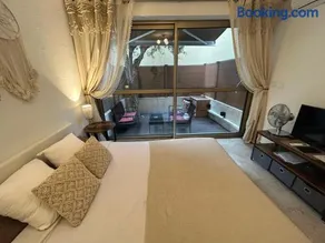 BEACH FLAT - Image 1