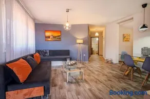 Private Modern Apartment - Image 1