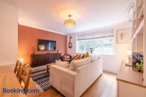 Cosy 1BR -Ascot Racecourse - Parking - By Tempstay - Image 3