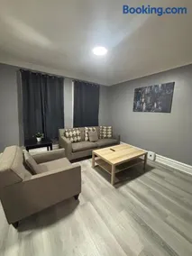 Modern 2 bedroom apartment near Newark Airport - Image 2