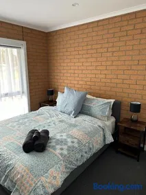 LBarza Stylish New One Bedroom Apartment - Image 5