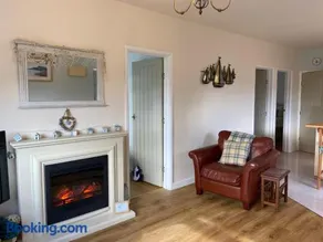 Sleepy Donkey Cottage - Image 2