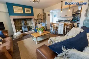 Rose Cottage by Coast & Country Stays - Image 1