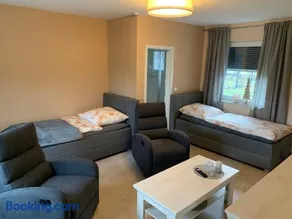 Haus Benz für 8 Personen - 4 Zimmer m. Dusche Vollausstattung 1km v. Wittenberge Baustelle A14 Parkplätze Grill Gemeinschaftsküche - Image 2
