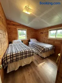 Sea breeze Retreat-Family-Friendly 3BR Waterfront Cottage with Private Deck - Image 5