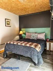 MY FLAT! Industrial 3 Bd with outdoor space! - Image 2
