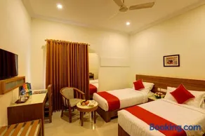 Hotel Floral Park - Image 1